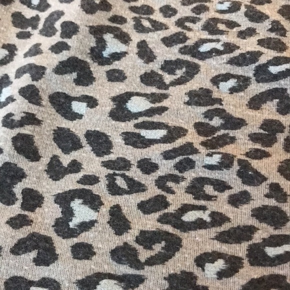 Hollister Off the Shoulder Leopard Top - Picture 6 of 11